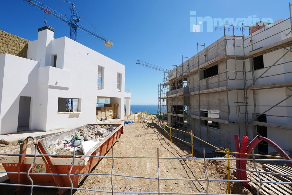 villas-being-built-in-cabopino